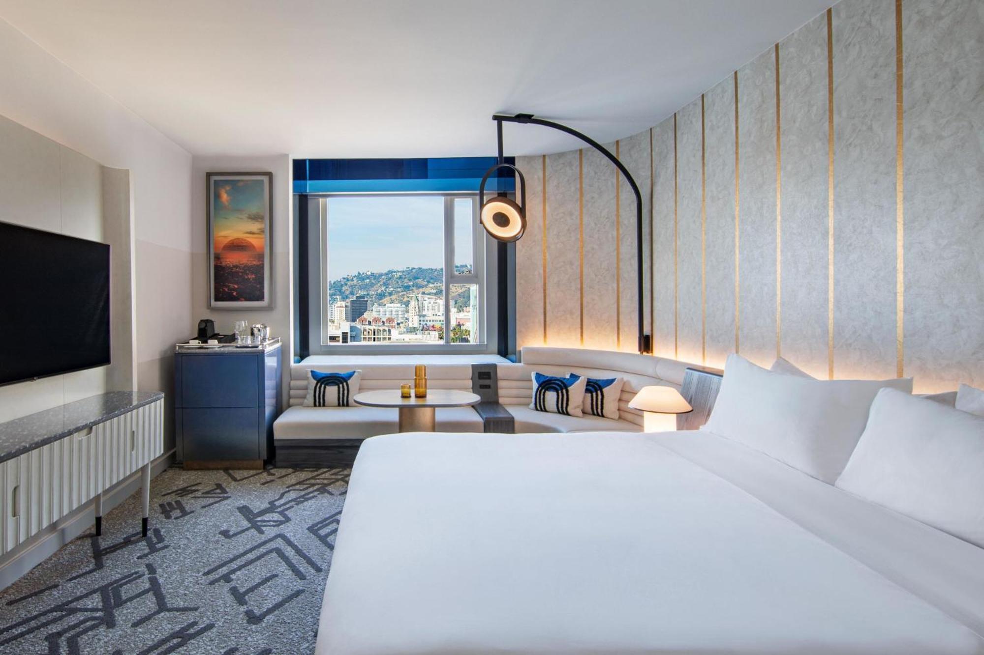 W Hollywood 4*